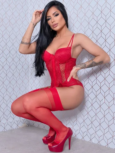 Espartilho de Renda Feminino com Bojo, Calcinha e Meia 7/8 – Conforto e Elegância